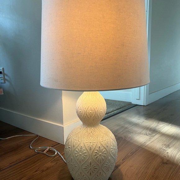 Elegant White Table Lamp - Picture 2 of 2